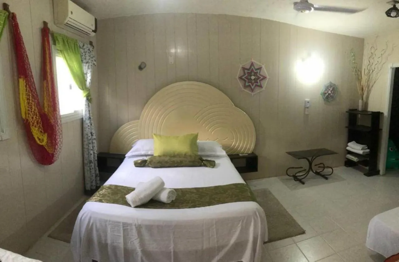 Yaakun Studio. 350 M Ferrys Isla Mujeres Apartamento Cancún México