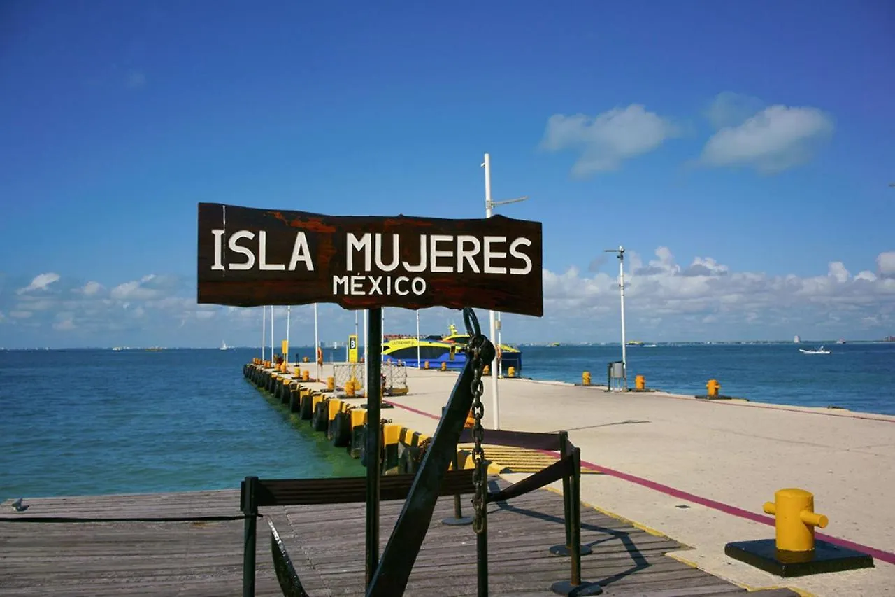 Yaakun Studio. 350 M Ferrys Isla Mujeres Apartamento Cancún